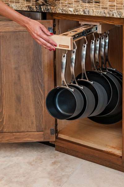 Retractable rack for pots and pans