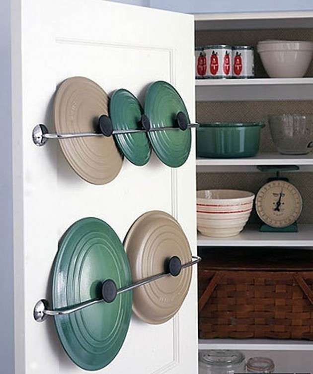 Single metal bar for storing pot lids